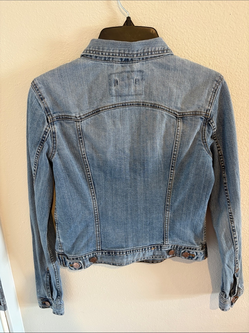 AND NOW THIS Classic Light-wash Blue Denim Jean Jacket with collar and button up - Picture 4 of 4